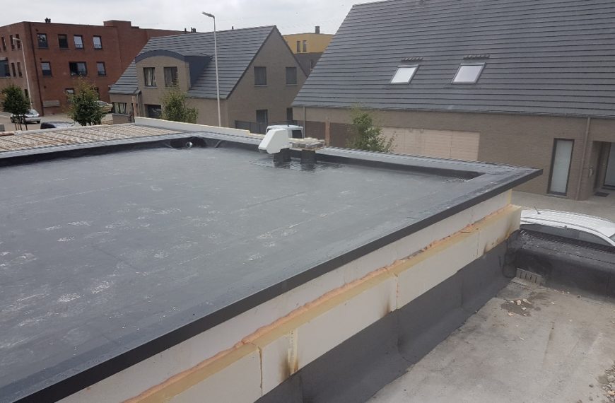 Uitbreiding plat dak uit EPDM in Kuringen